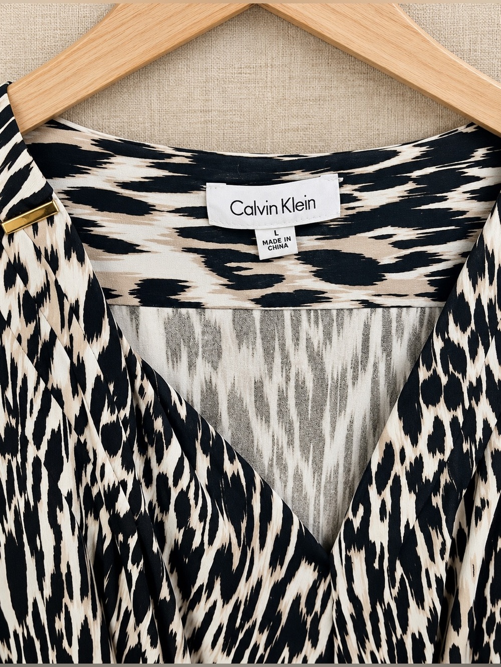 Calvin Klein L Abstract Animal Print Draped V-Neck Sleeveless Top - Picture 4 of 5